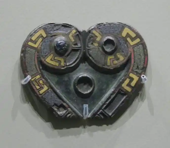 Heart artifact, three-point pubic triangle and breast